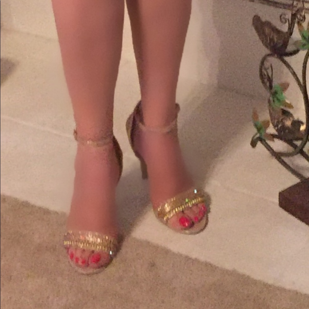 Steve Madden Sz8 M Champagne color with sequences